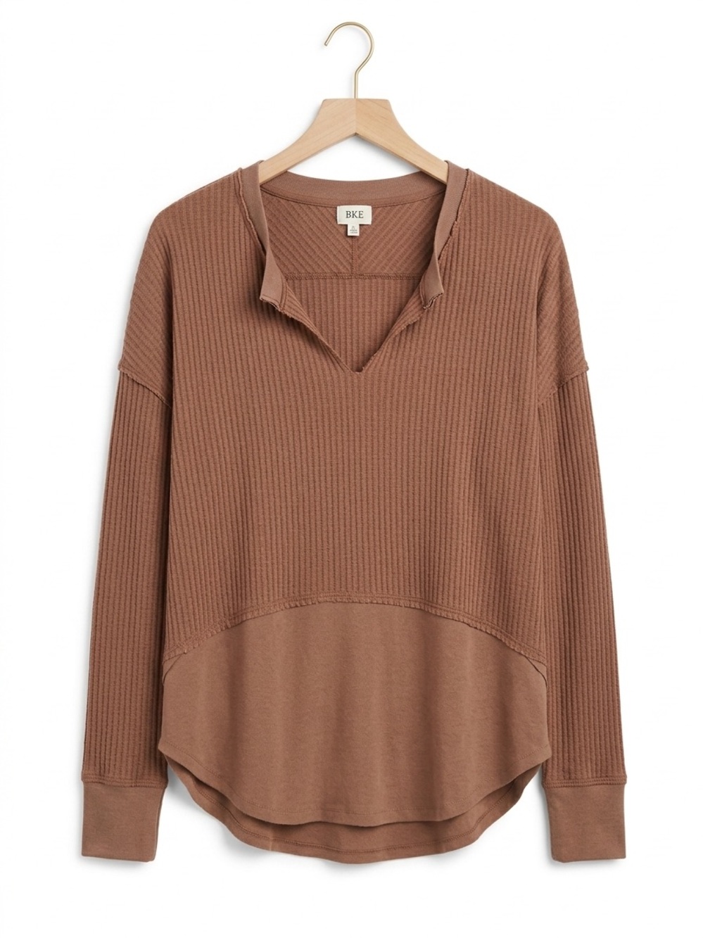 BKE Ribbed Waffle Split V Pullover in Warm mauve